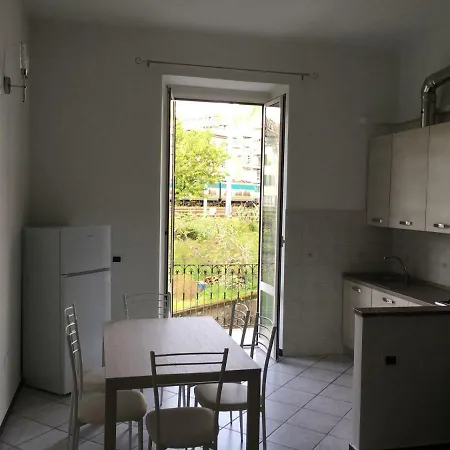 Station's Windows Apartment